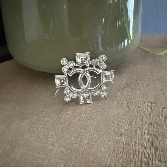 Silver Tone CC Crystal Statement Brooch Pin - Picture 3 of 6
